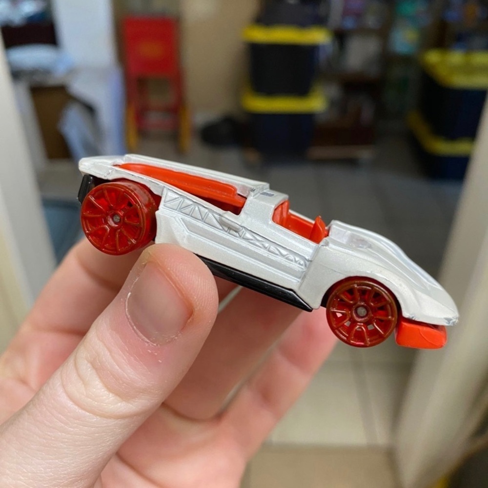 Hot Wheels 2016 El Viento Toy Car Loose